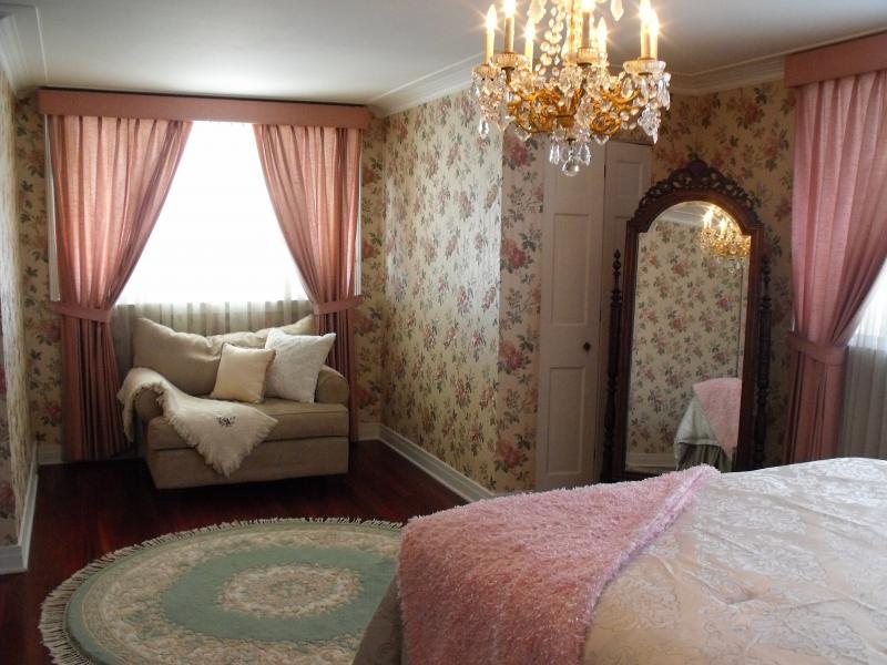 Ontario Lakeview Suite